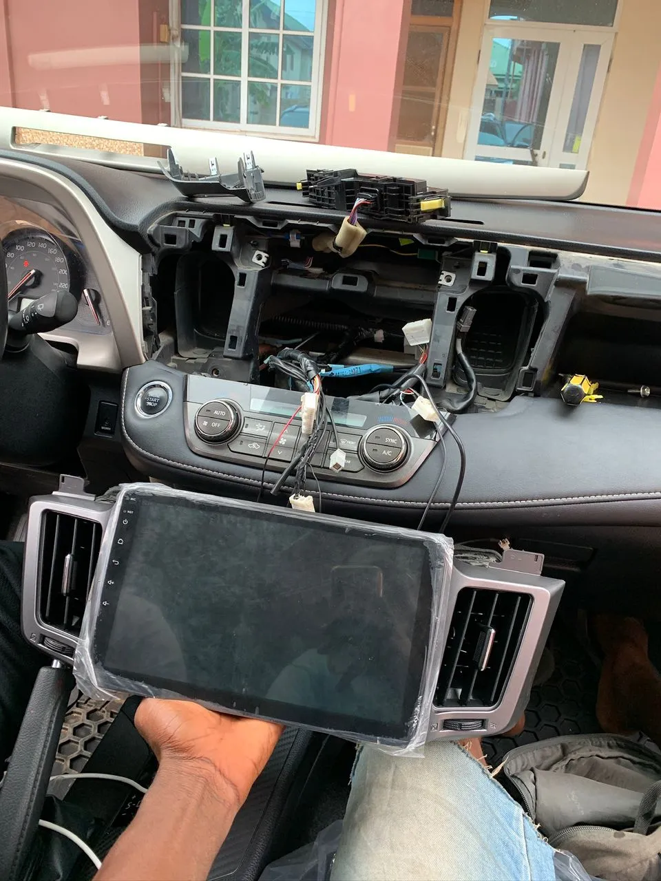Replacing a Toyota Android head unit