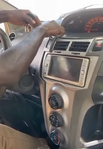 Replacing a Toyota Yaris Car Stereo